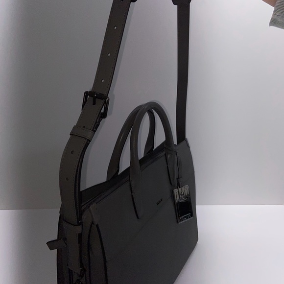 Tumi Grey Leather Briefcase. In excellent condition. - Picture 11 of 14